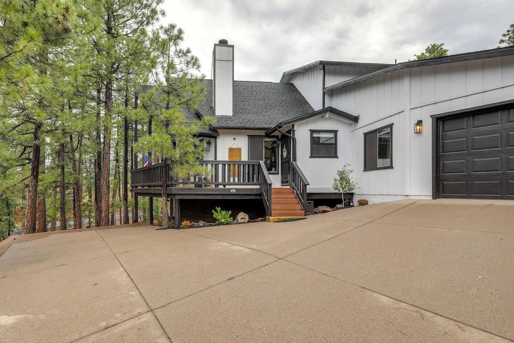 Wraparound Deck & Poker Room: Cabin in Munds Park
