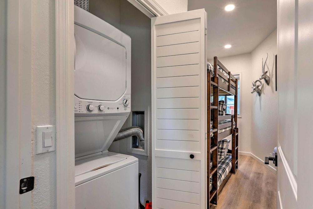 Wraparound Deck & Poker Room: Cabin in Munds Park