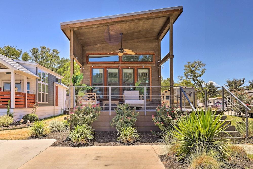 Upscale Tiny Home - Boho-chic Austin Getaway!