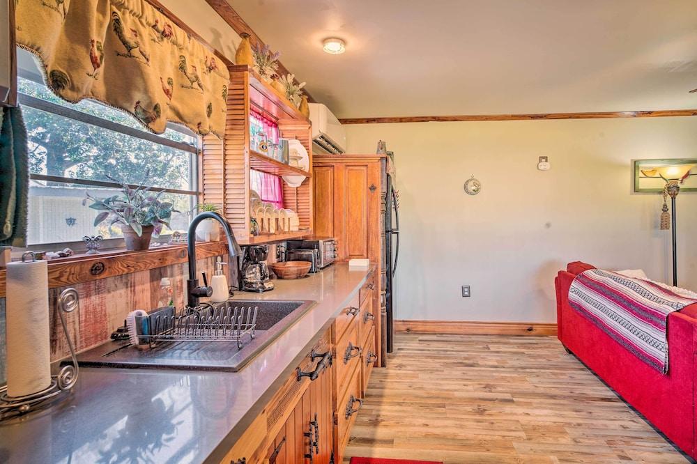 Cozy Lake Charles Studio w/ Golf Course Views