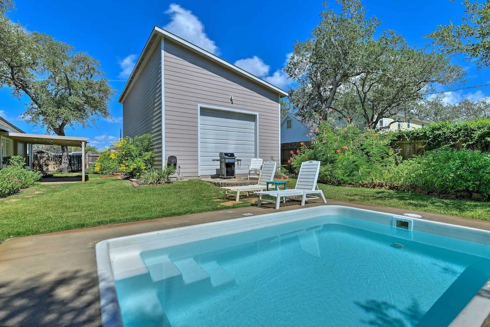 Outdoor Oasis & Grills: Ultimate Rockport Home!