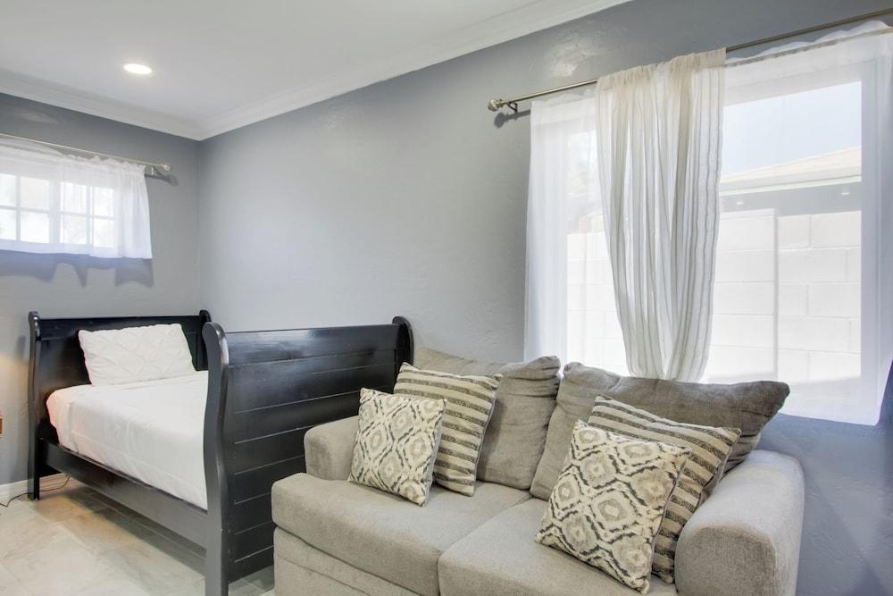 Ultimate Phoenix Group Getaway: Patio + Pool!