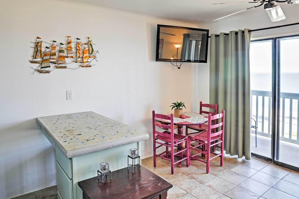 Surfside 'sandcastle Suite' w/ Balcony & 2 Pools!