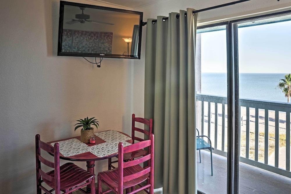 Surfside 'sandcastle Suite' w/ Balcony & 2 Pools!