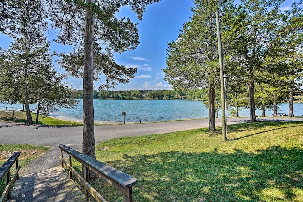 Sleepy Hollow Lake Home w/ Deck, Pool Access!