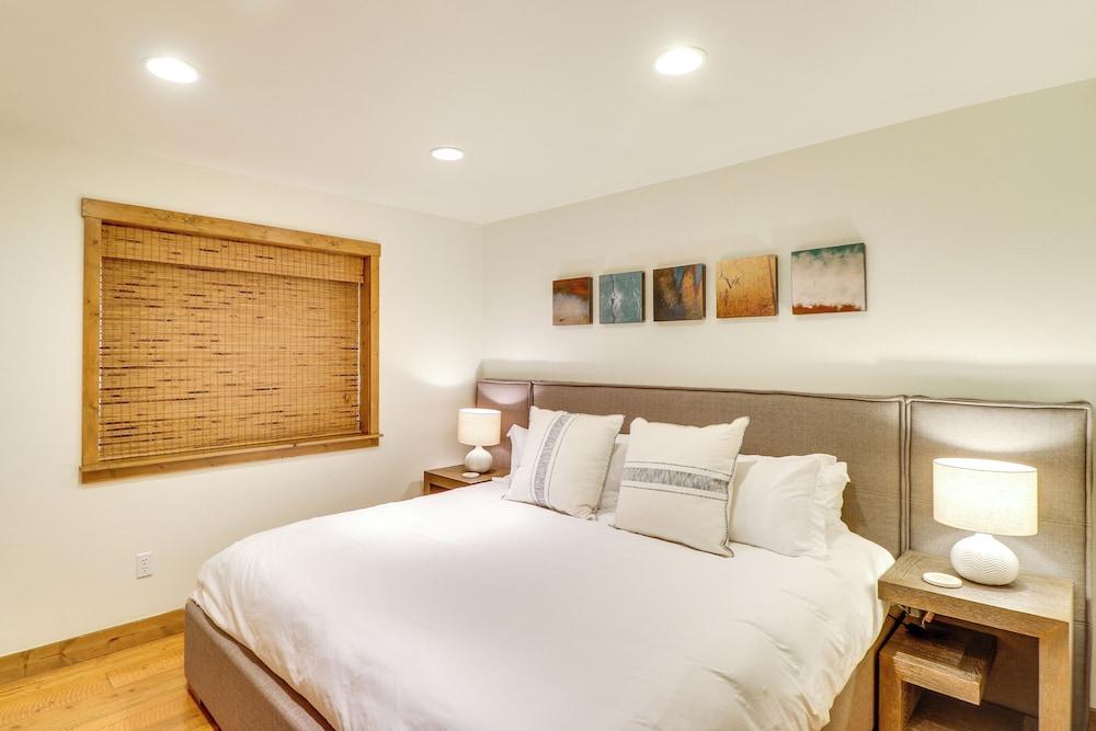 Ski-in/ski-out Whitefish Duplex w/ Hot Tub!