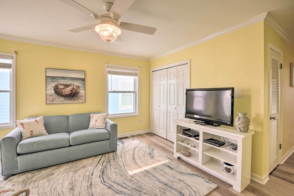 Large-group Getaway - Beachfront Home w/ Pool!