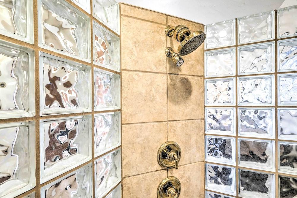 Mountain-view Deck: Bright Sedona Home