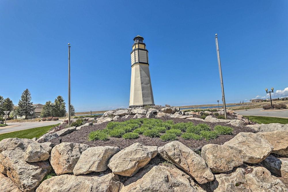 Bright Manistee Condo w/ Beach + Pool Access!