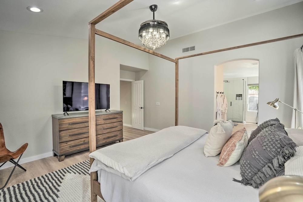 Phoenix Gem: Pool, Putting Green & Furnished Patio