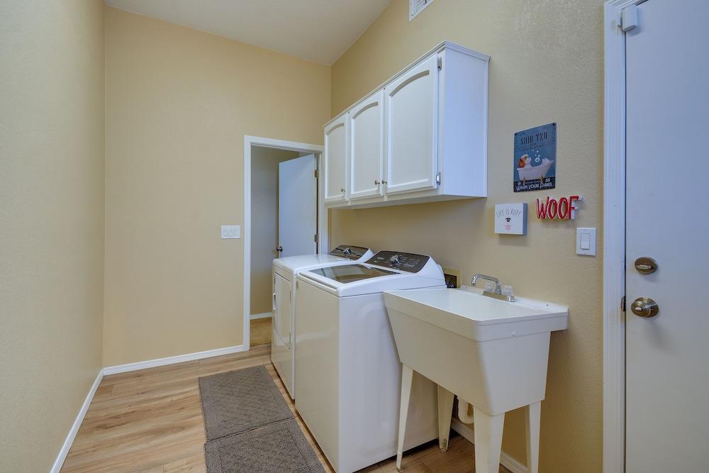 5 Mi to Dtwn Prescott: Home w/ Deck & Mtn Views