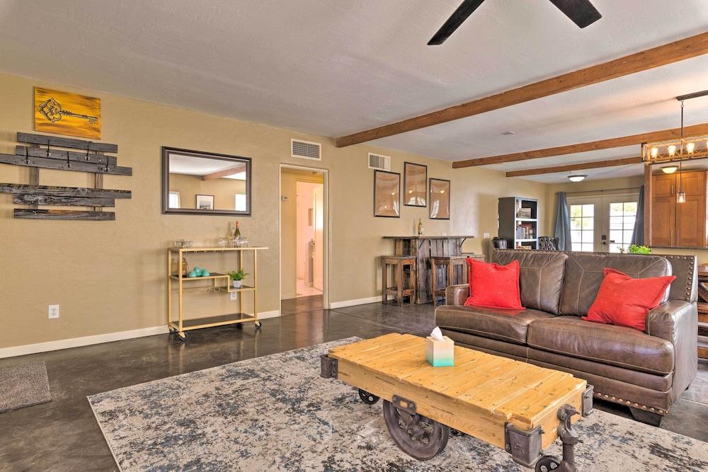 2 Mi to Dtwn Phoenix: Cottage w/ Private Yard!