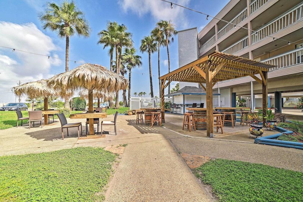 Pool & Direct Beach Access: Corpus Christi Escape