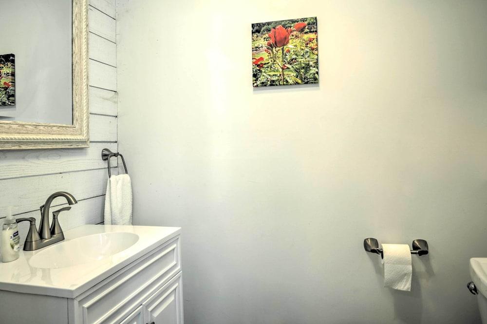 Coastal Escape: Bayfront Home w/ Dock & Views