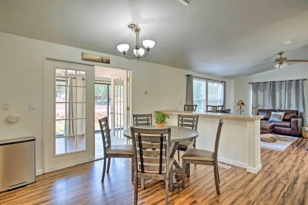 Sedona Home w/ View, Half-mi to Chimney Rock!