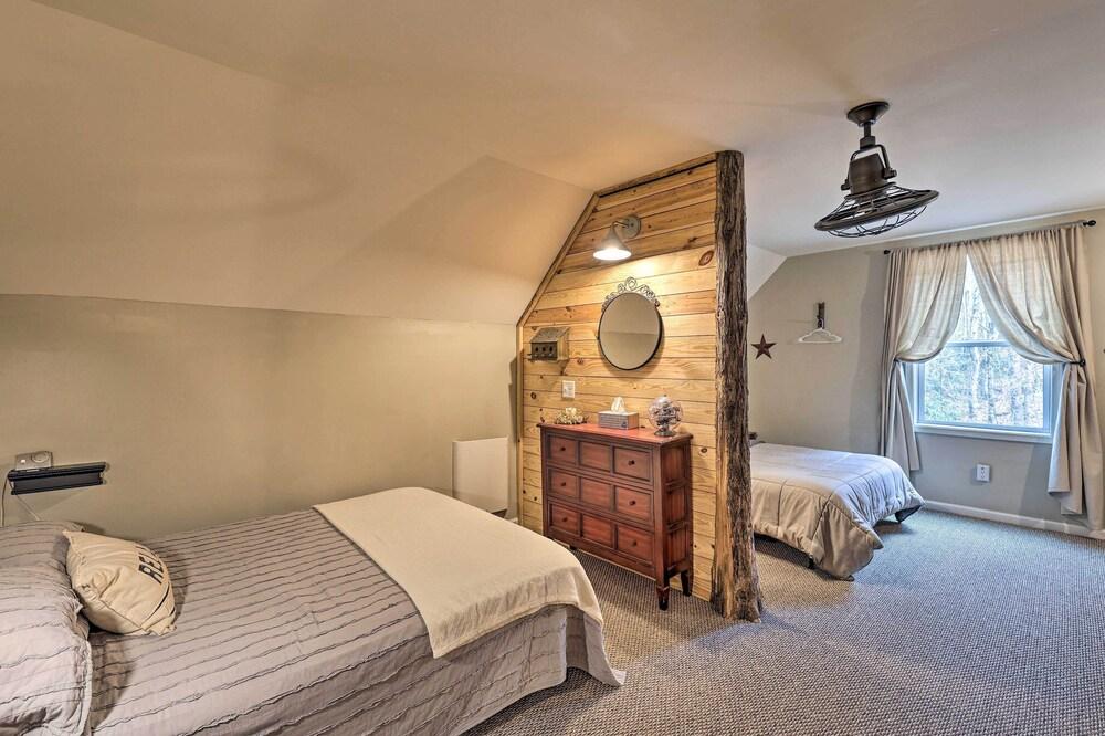 'greystone' Creekside Cabin: Hike, Fish & Explore!