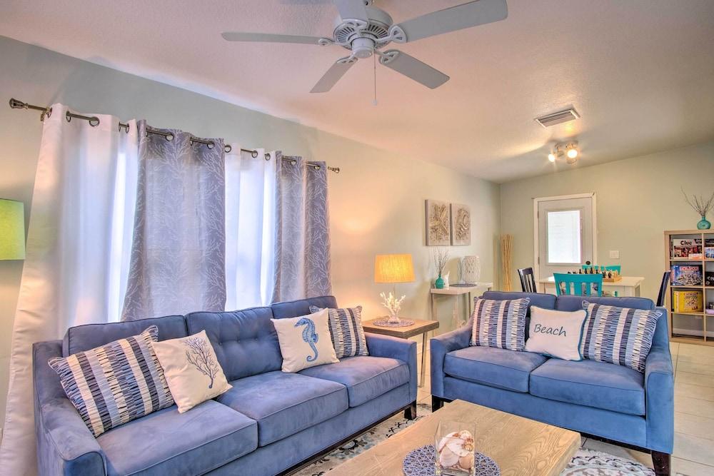 Cozy Melbourne Home w/ Deck & Pool: 5 Mi to Beach!