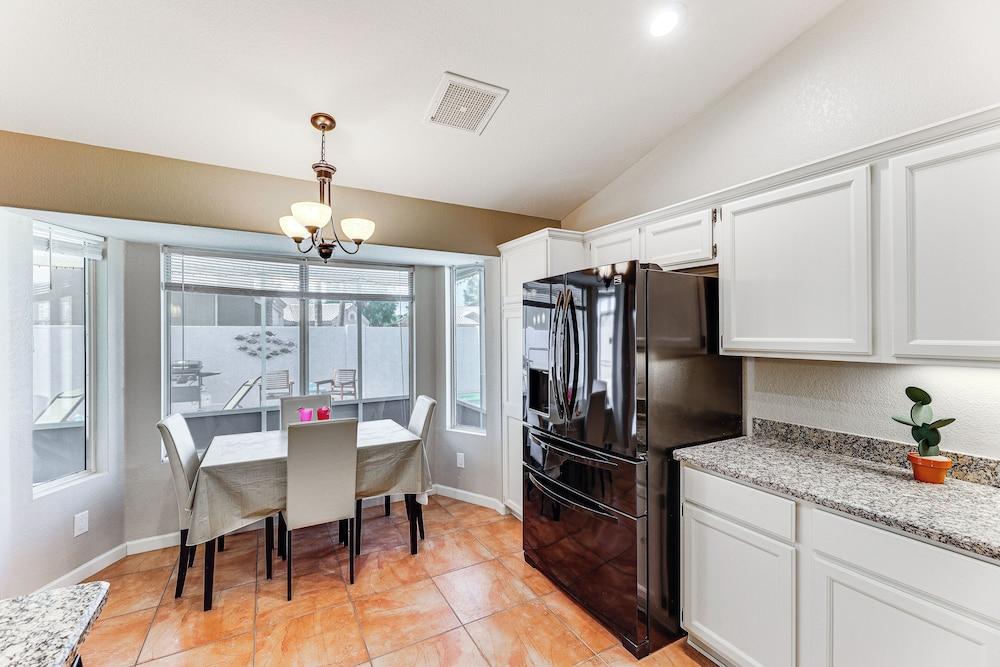 Gilbert Family Home: Games, Private Pool & Patio!