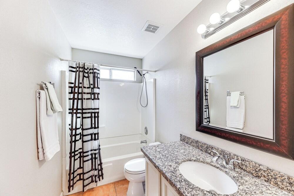 Gilbert Family Home: Games, Private Pool & Patio!