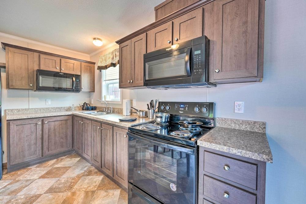 Pet-friendly Cassoplis Cabin, Close to Parks!