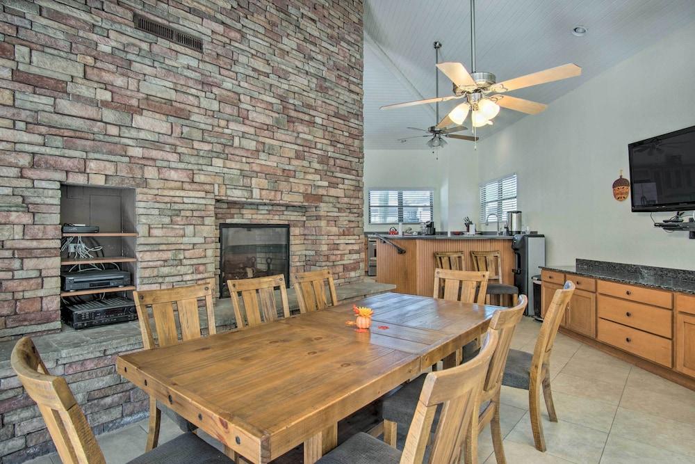 Mountain-view Tucson Condo w/ Outdoor Pools!