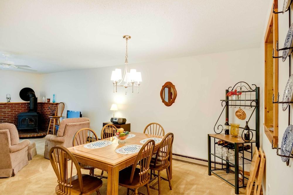 Lovely White Mountains Condo: Hike, Ski & Unwind!