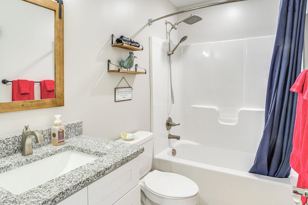 Near State Parks & Dtwn: Quaint Sparta Home!