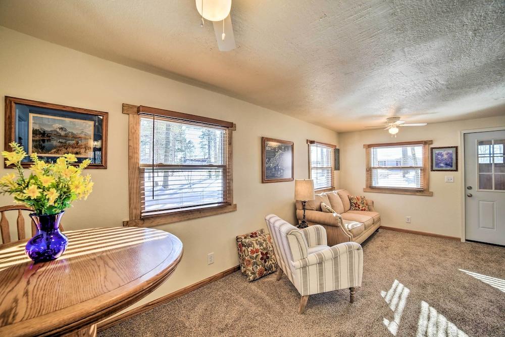 Sunroom, Deck & Grills: Marquette Cottage!