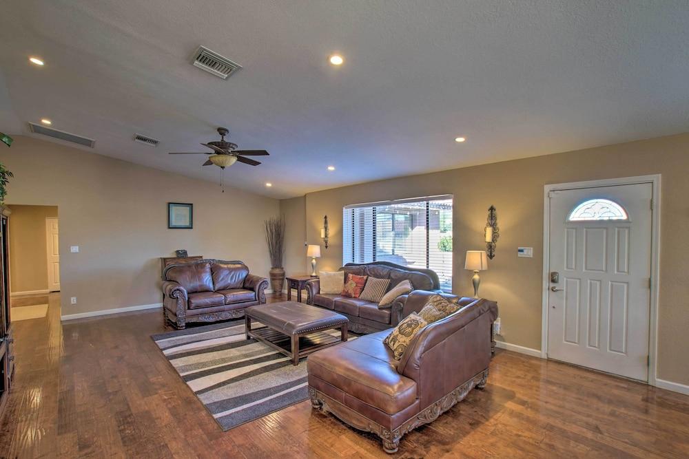 Pet-friendly Glendale Home w/ Pool & Putting Green