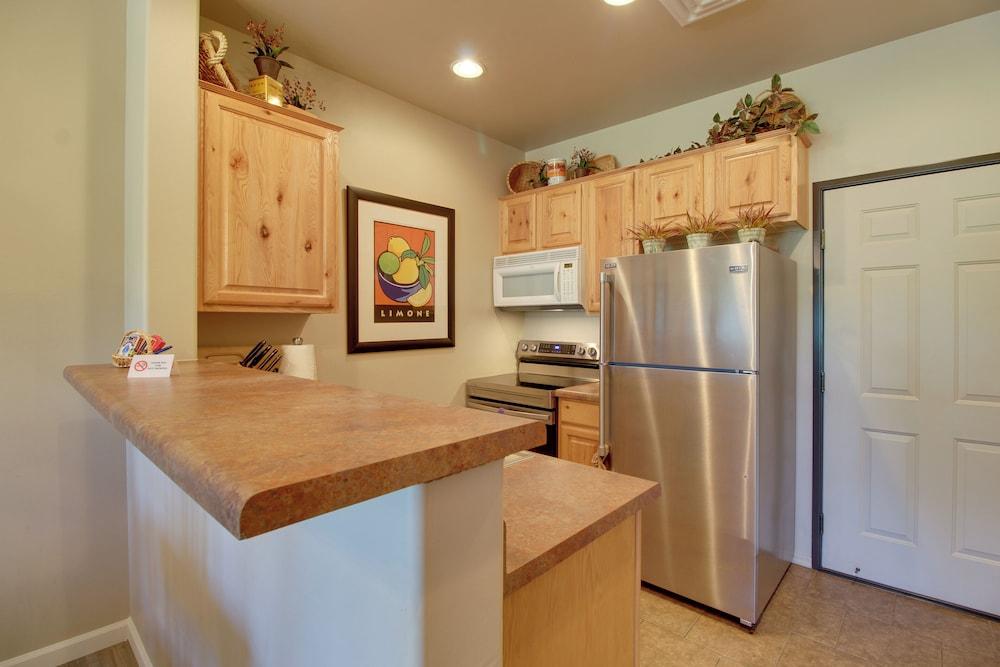 Overgaard Condo w/ Balcony, Near Hiking & Golfing