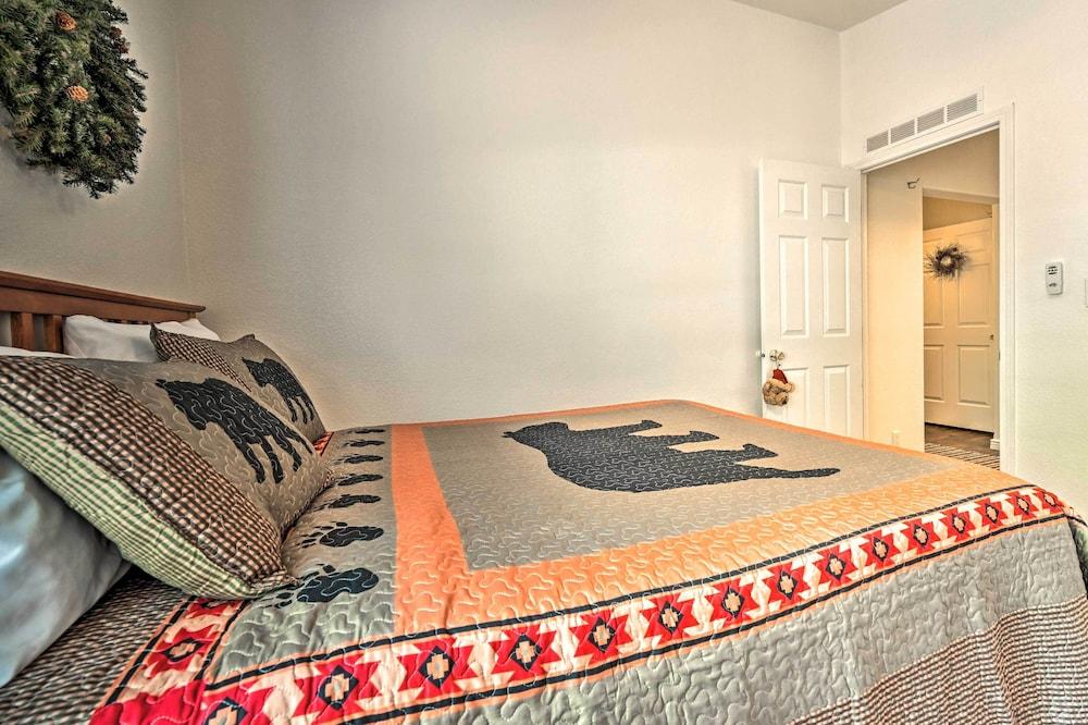 Creekside Payson Cabin w/ Deck - Near Hiking!