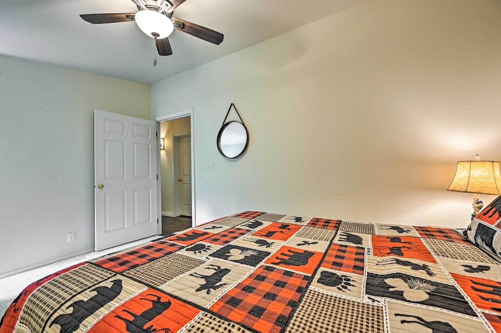 Creekside Payson Cabin w/ Deck - Near Hiking!