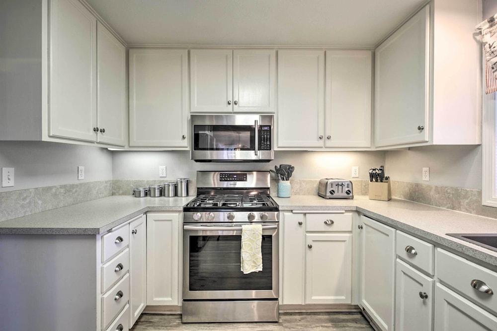 Charming Eugene Home w/ Fire Pit: 8 Mi to UO!