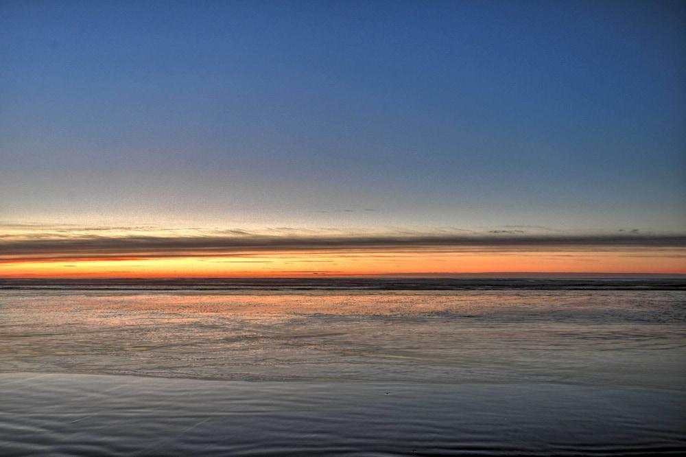 Cute Studio Abode - Steps to Long Beach Boardwalk!