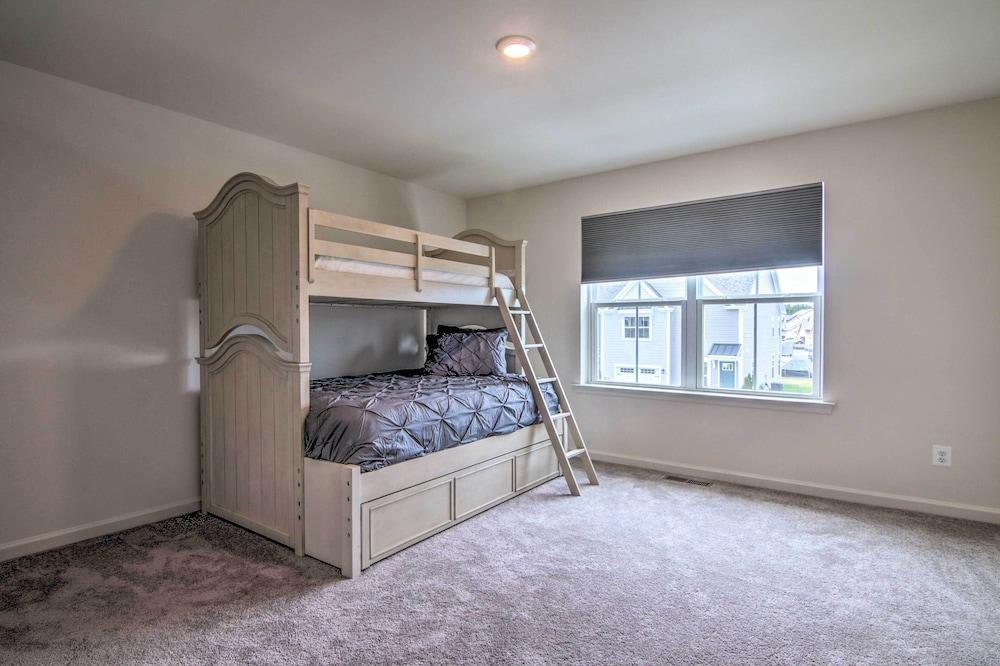 4 Mi to Bethany Beach: Townhome w/ Screened Porch