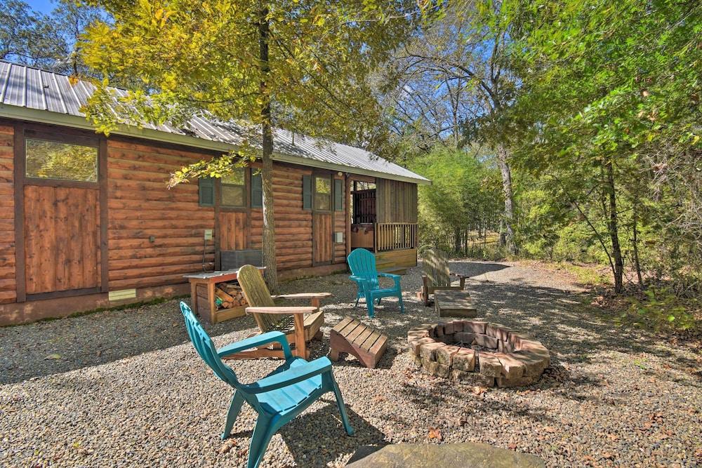 Broken Bow Hideaway w/ Hot Tub & Fire Pit!