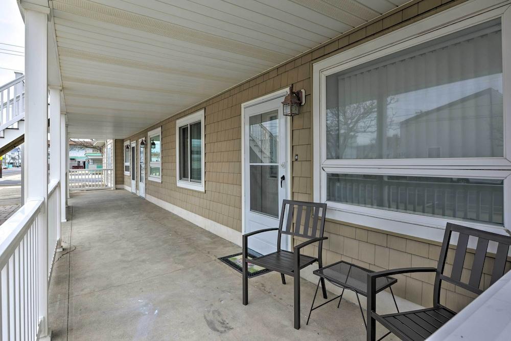 Beach Block Wildwood Condo - Proximity to Dining!