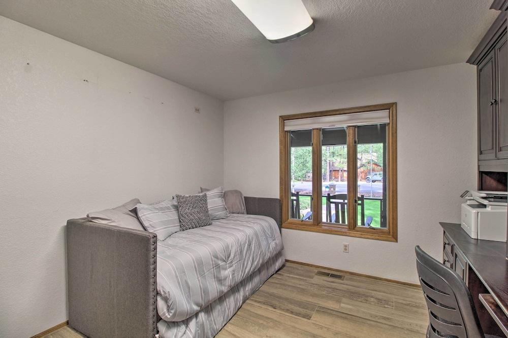 Chic Pinetop Retreat w/ Separate Apartment!