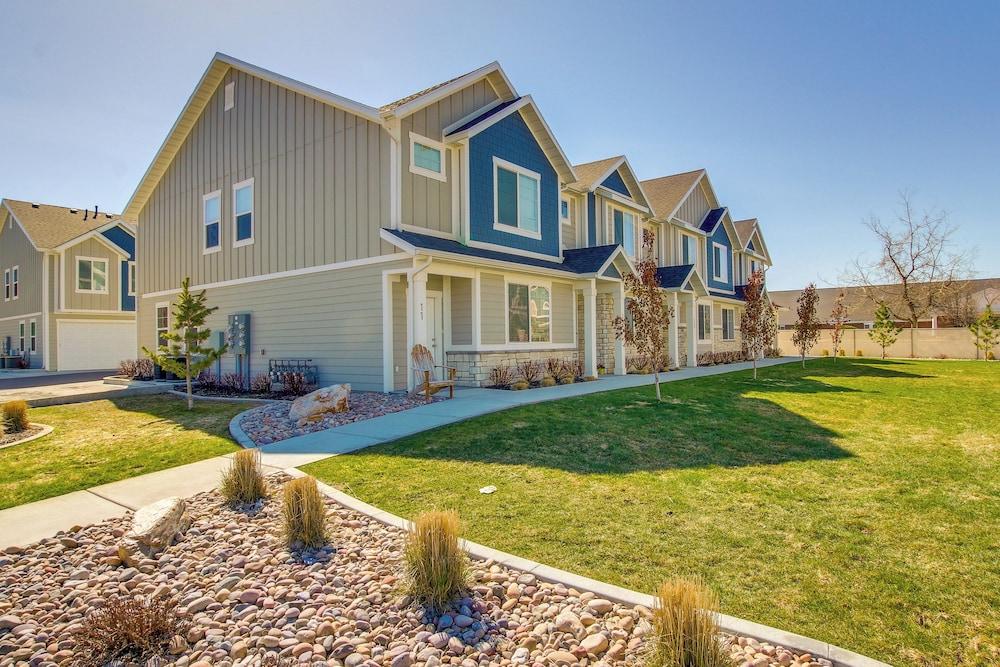 2 Mi to Zootah: Providence Townhome w/ Fireplaces