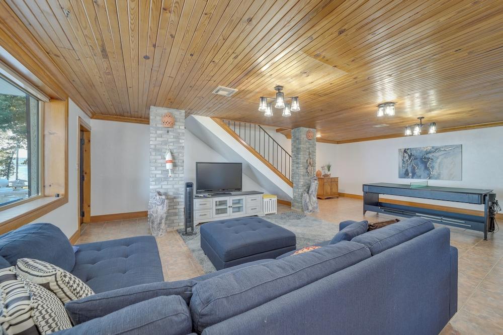 Lakefront Eufaula Escape w/ Dock + Private Beach!