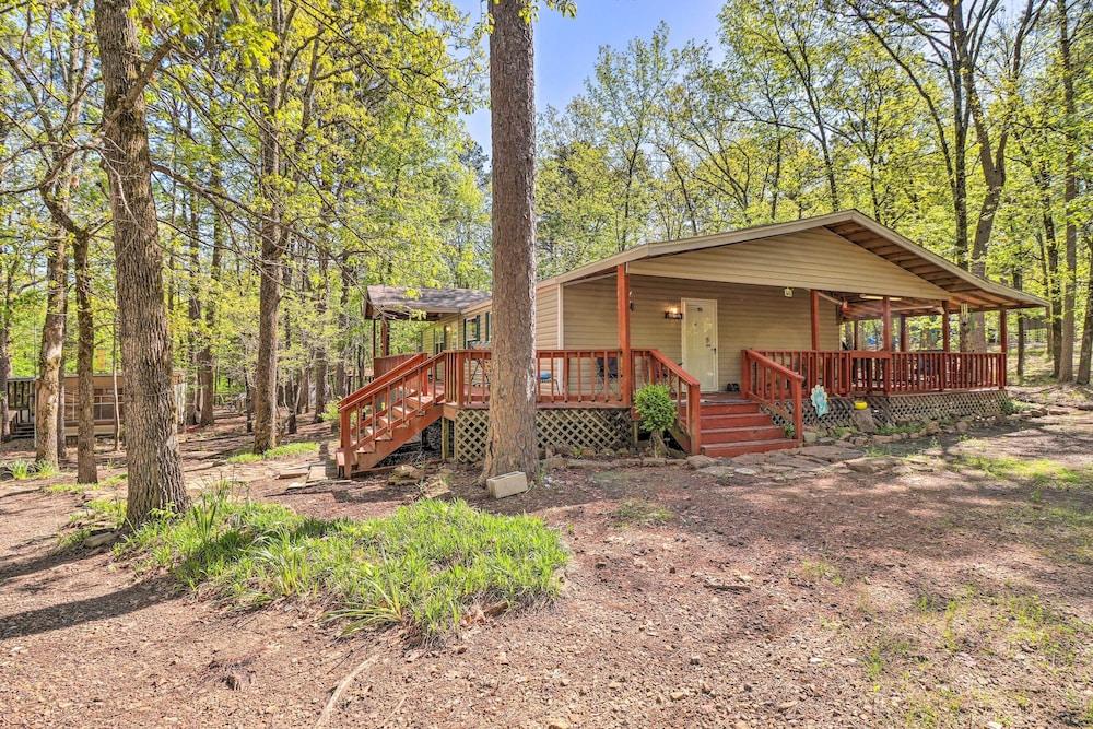 Greers Ferry Getaway w/ Deck & Lake Access!