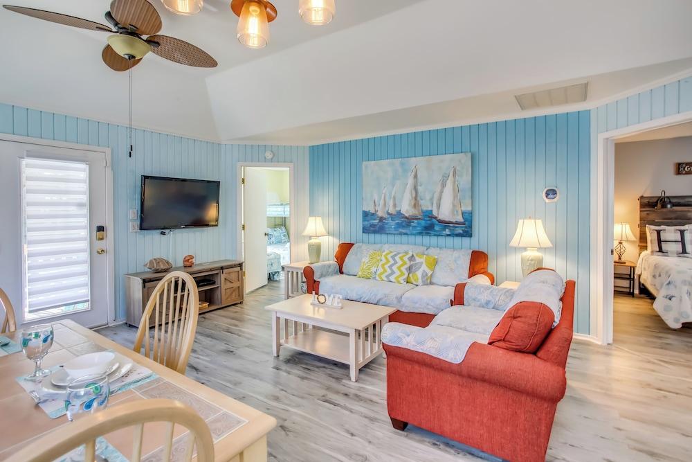 Myrtle Beach Cottage, Walk to Pools + Beach!