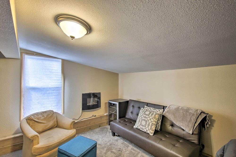 Dtwn Sheboygan Apt Above Local Bar!