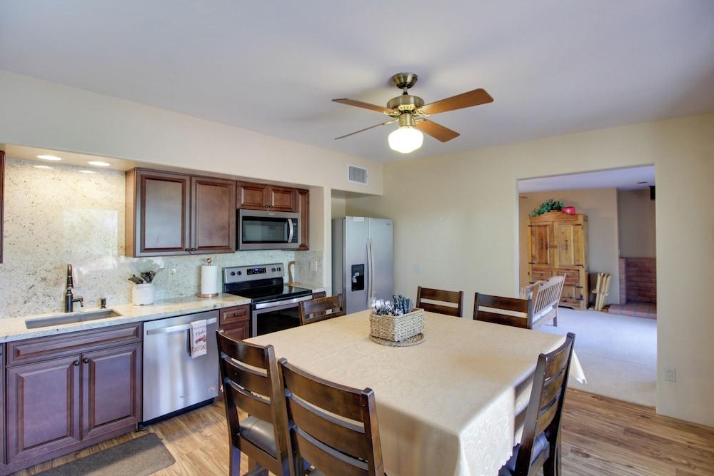 Tucson Home - Hiking Trail Access On-site!