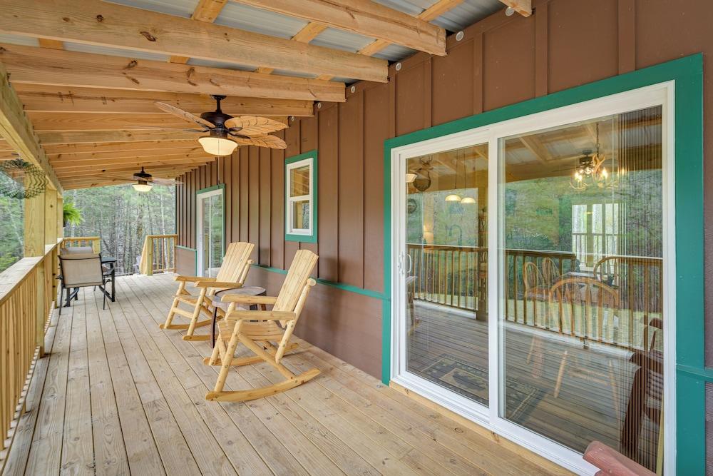 Scenic Murphy Cabin w/ Hot Tub, Fire Pit & Views