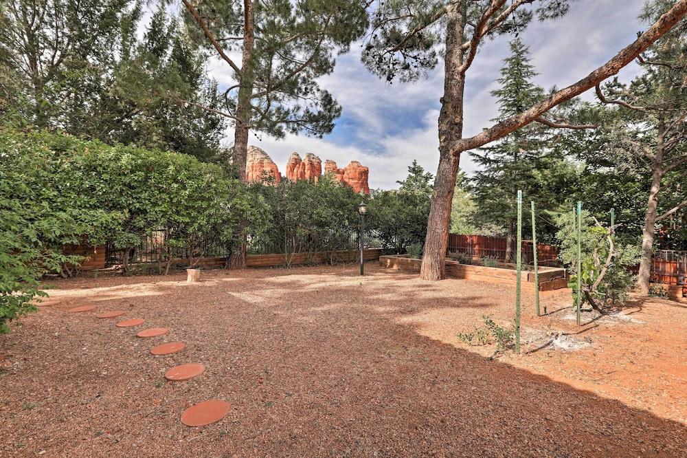 Red Rock Views: Modern Sedona Home