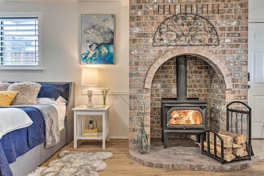 19 Mi to Seattle: Port Orchard Studio w/ Views