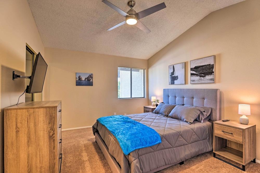 Gilbert Townhome w/ Easy Access to Phoenix!