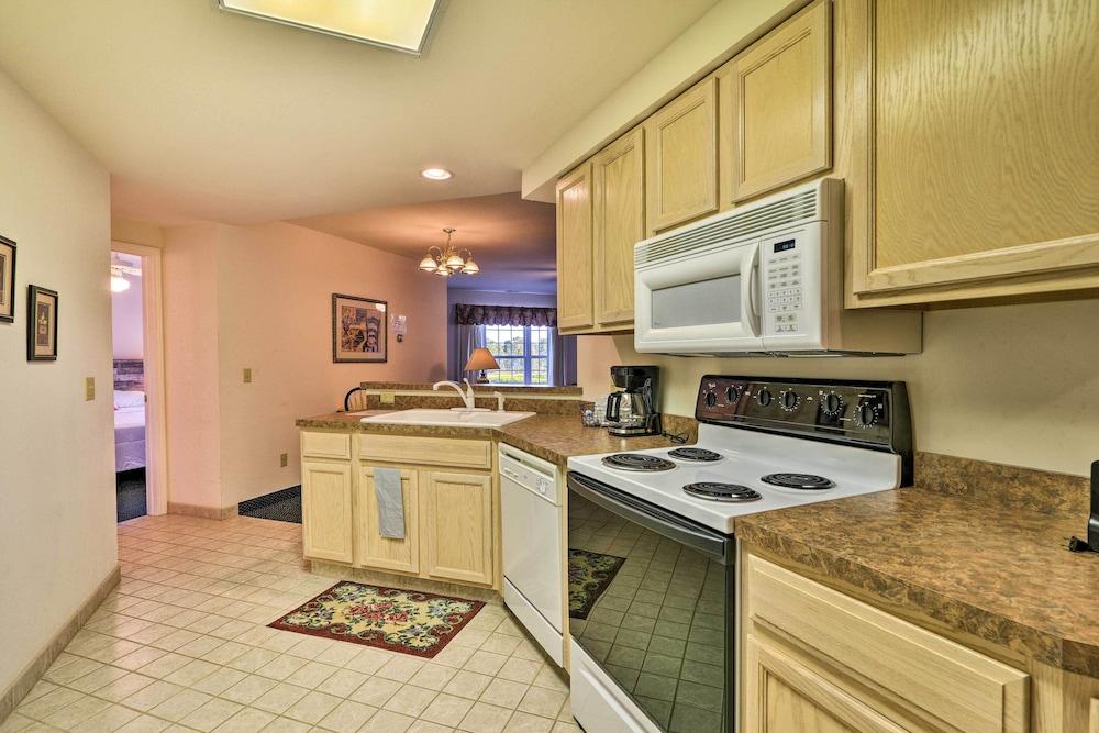Michigan Condo: Heated Indoor Community Pool!