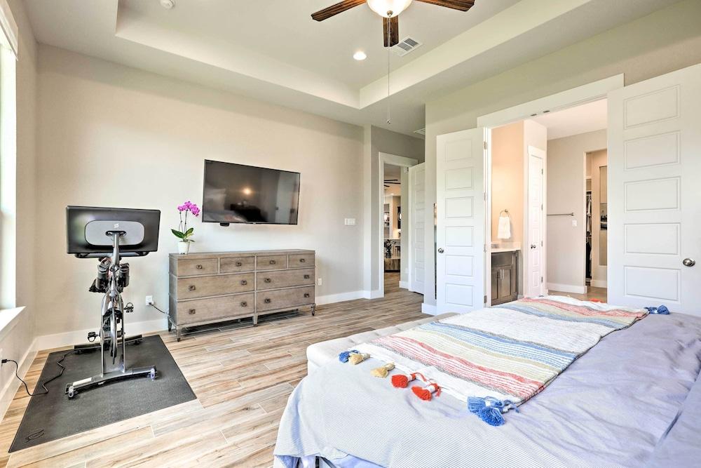 Upscale Austin Area Escape: Families Welcome!